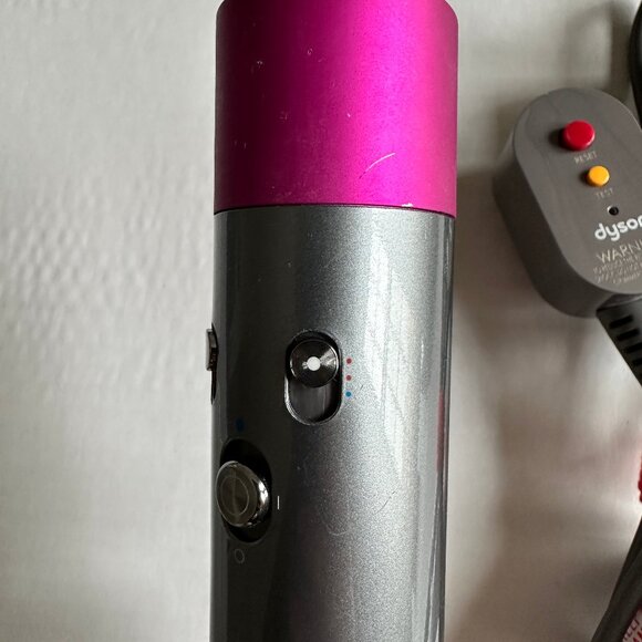 Dyson First-generation Dyson Airwrap™ styler Nickel/Fuchsia +7 Attachments - Picture 3 of 8